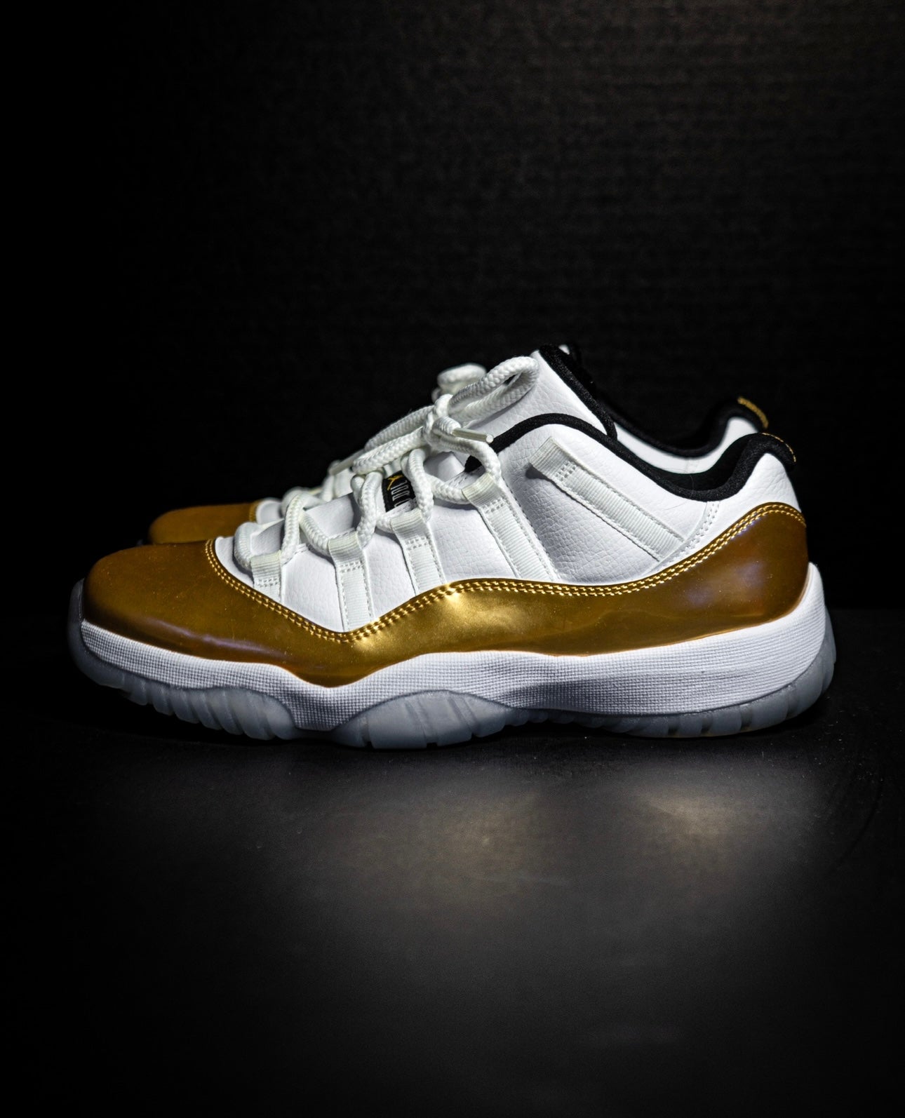 Jordan 11 Retro Low Closing Ceremony (USED/NO BOX)