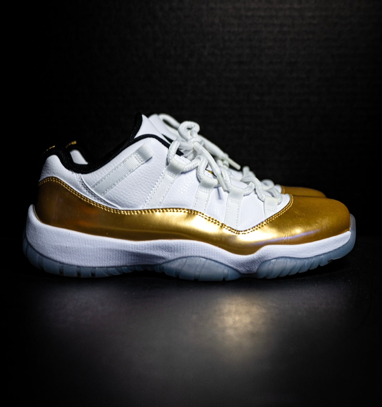 Jordan 11 Retro Low Closing Ceremony (USED/NO BOX)