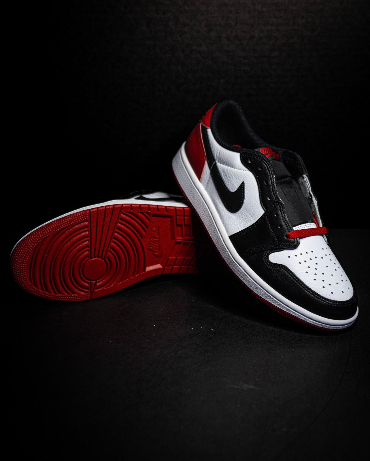 Jordan 1 Retro Low OG Black Toe (2023)