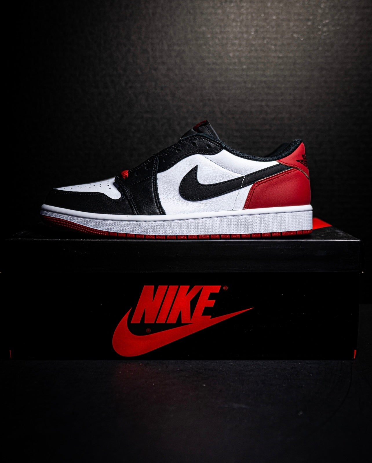 Jordan 1 Retro Low OG Black Toe (2023)