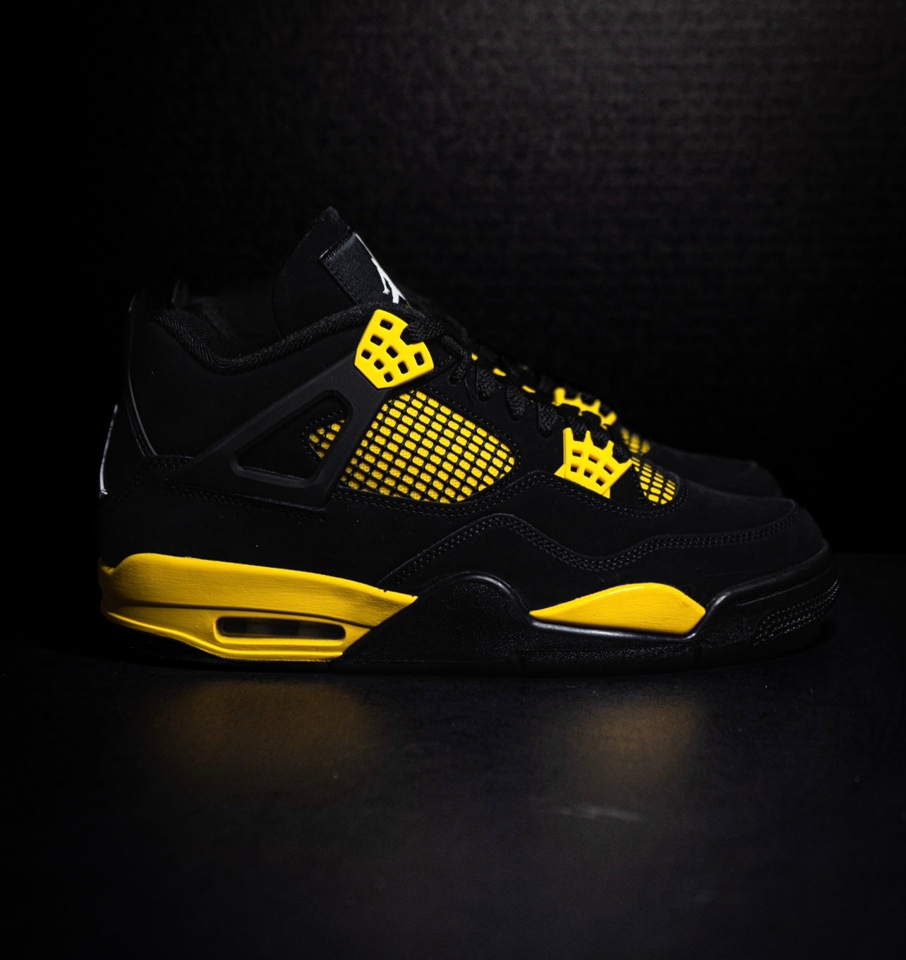 Jordan 4 Retro Thunder (2023)