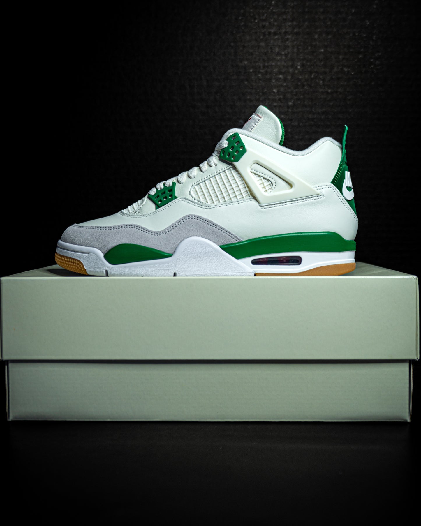 Jordan 4 Retro SB Pine Green