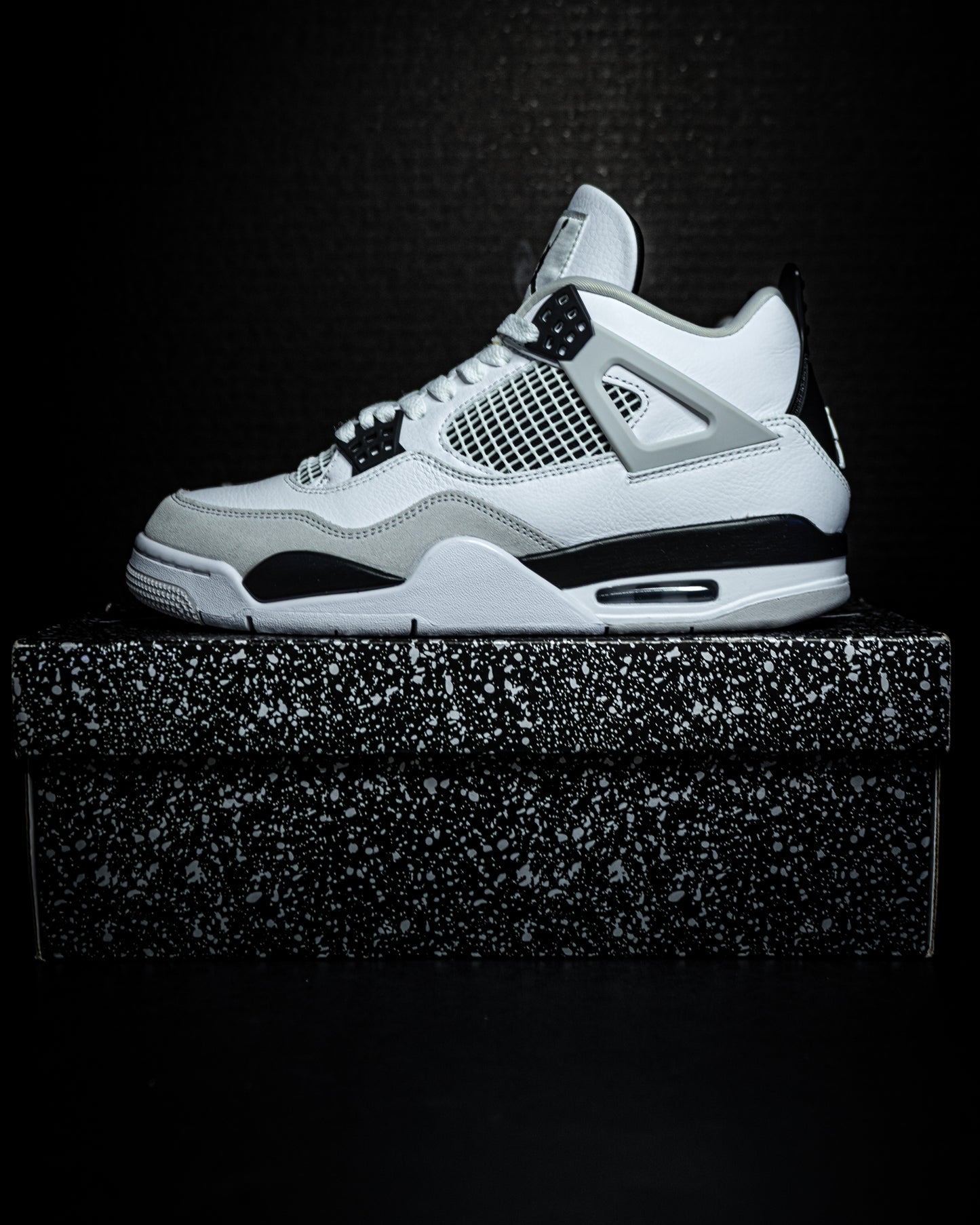 Jordan 4 Retro Military Black (USED/VNDS)