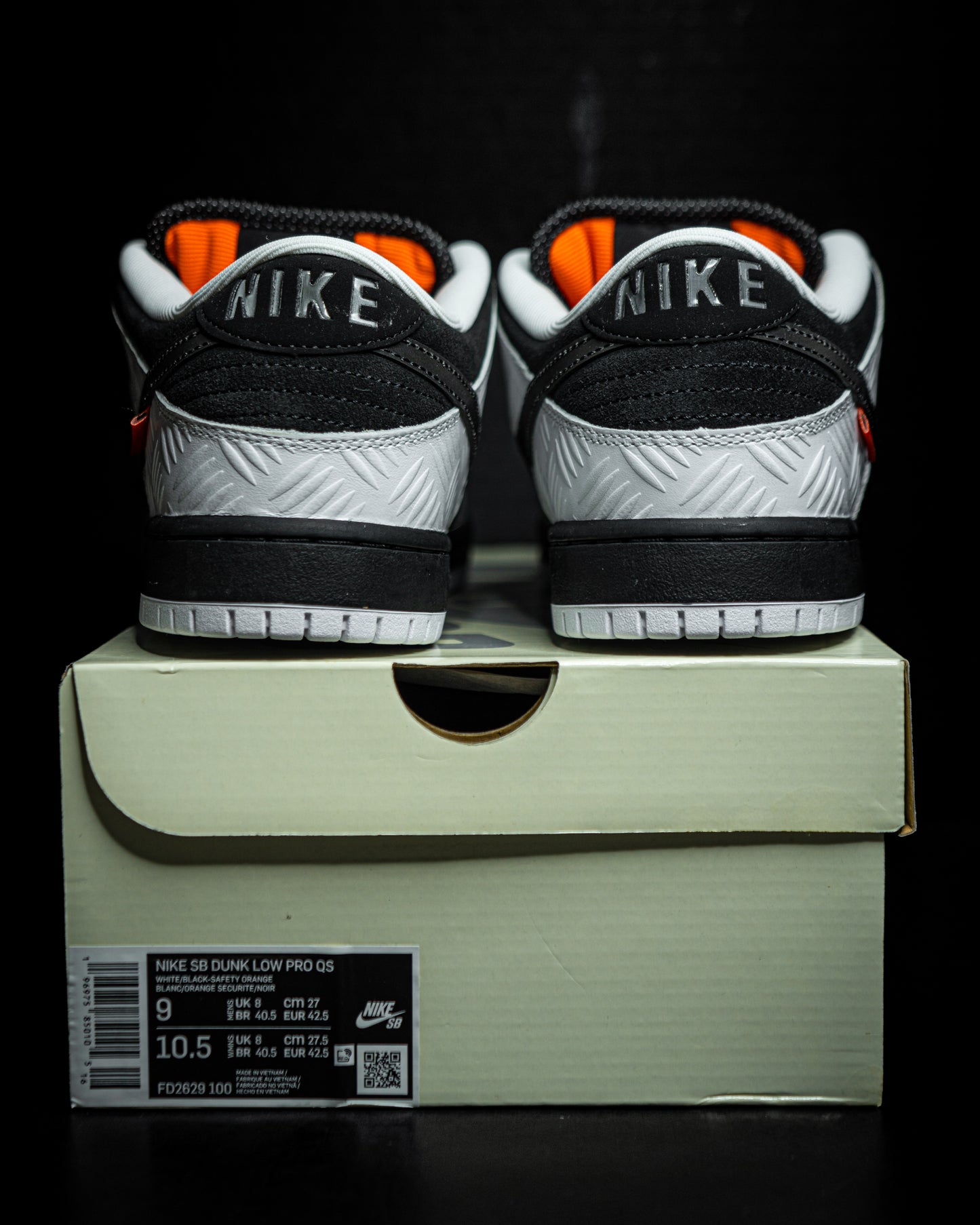 Nike SB Dunk Low TIGHTBOOTH