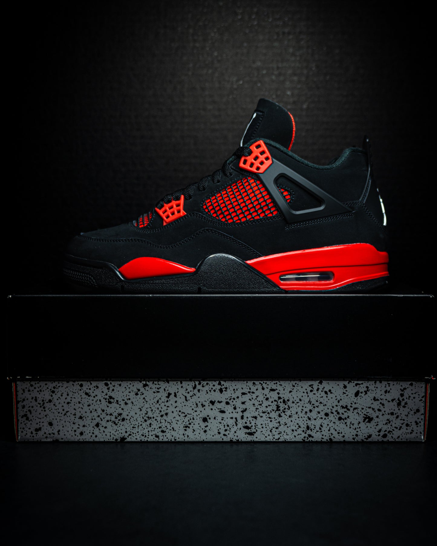 Jordan 4 Retro Red Thunder (USED)