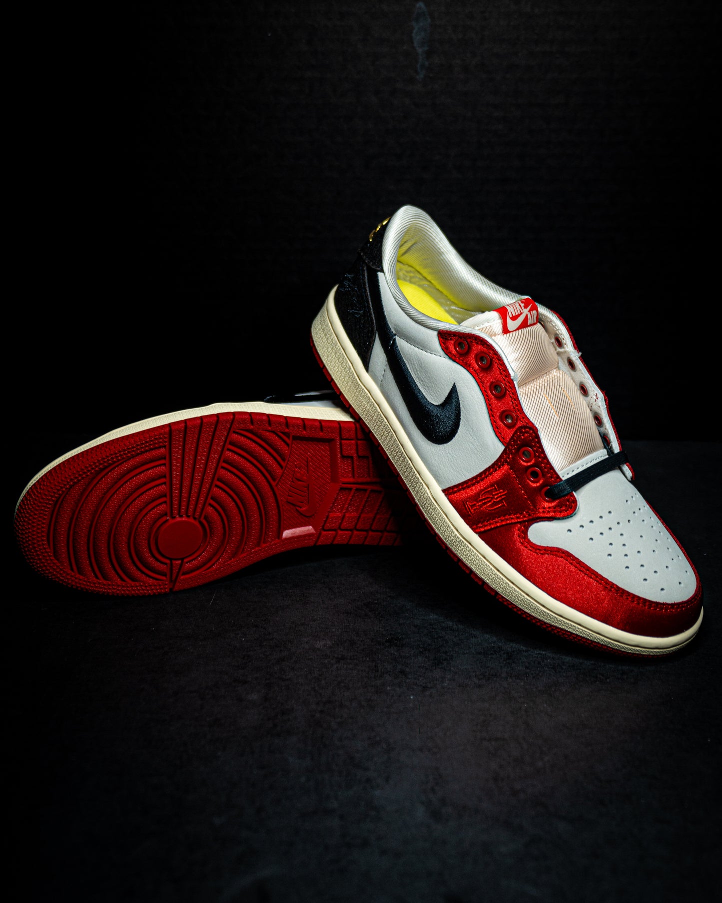 Jordan 1 Low OG Trophy Room 'Away'