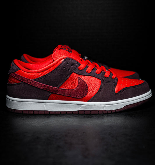 Nike SB Dunk Low Cherry (USED)